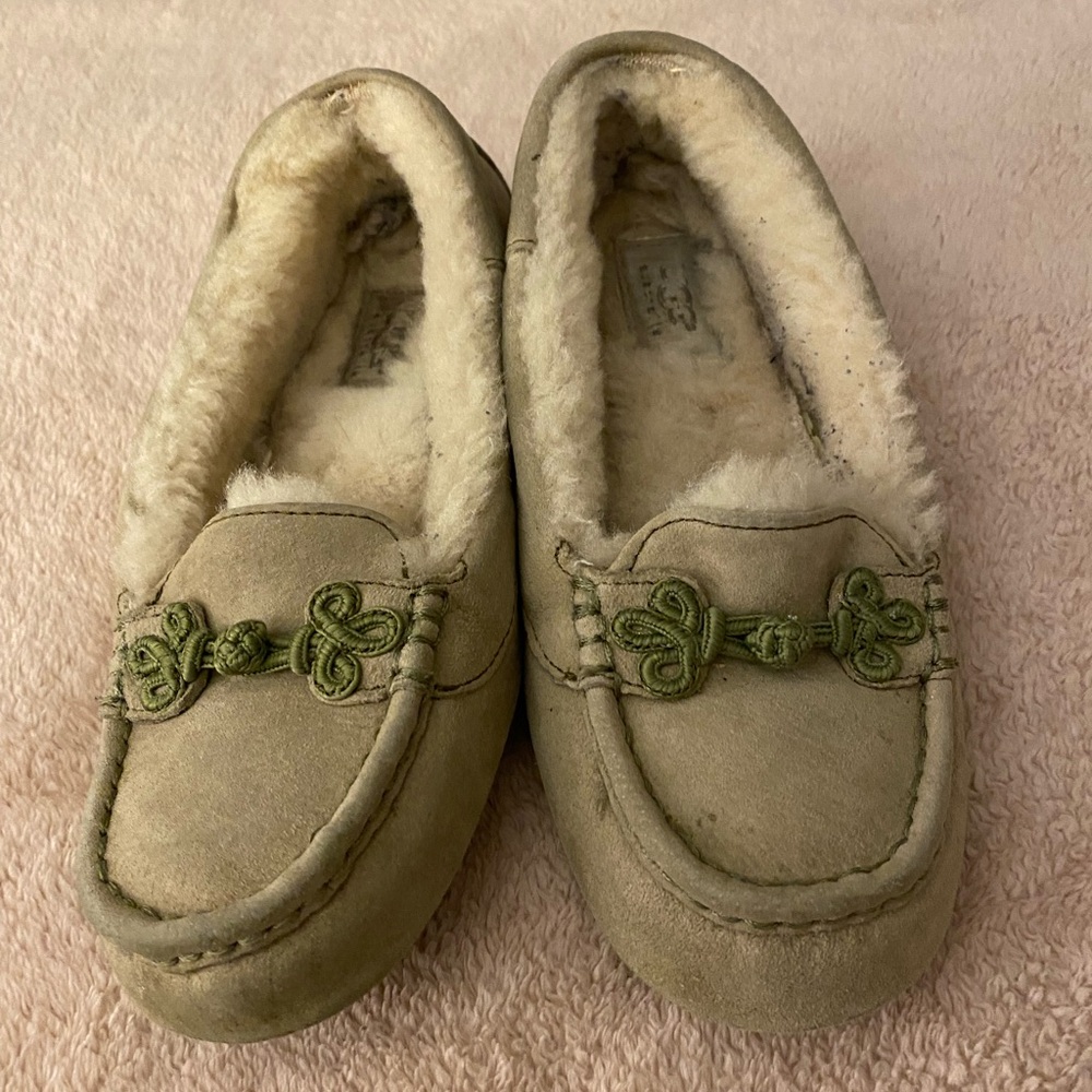 UGG Australia Suki Water Resistant Slippers Moccasins Size 6